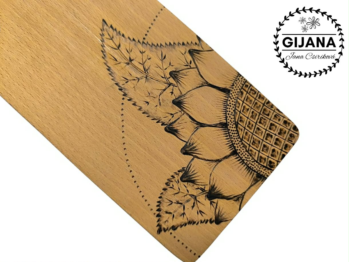 Dřevěné prkénko zdobené Slunečnice